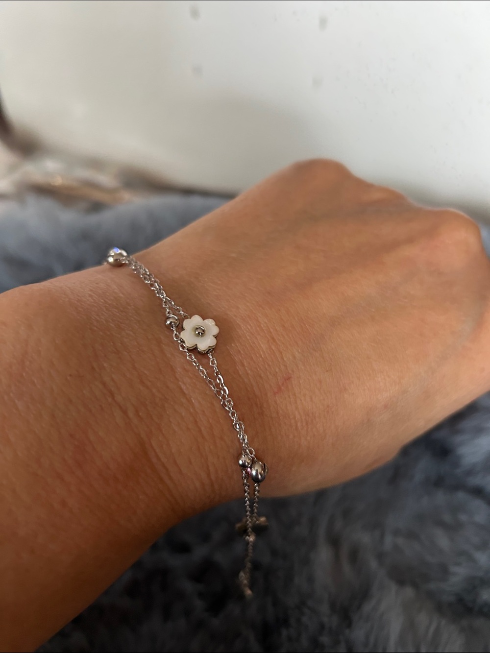 Stainless Steel Silver Tone White Flower Pendant Chain Bracelet